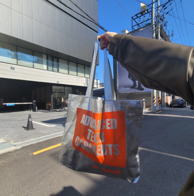  성수팝업: 밥캣 후기. 케빈 스퀘어 백 받아가세요.