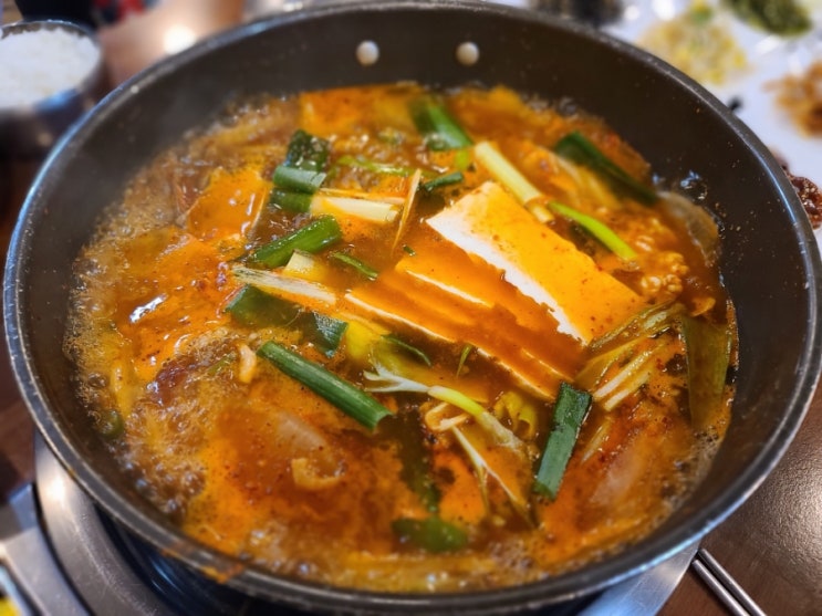 부여 홍가네생태탕에서 국내산대구탕 먹었어요.