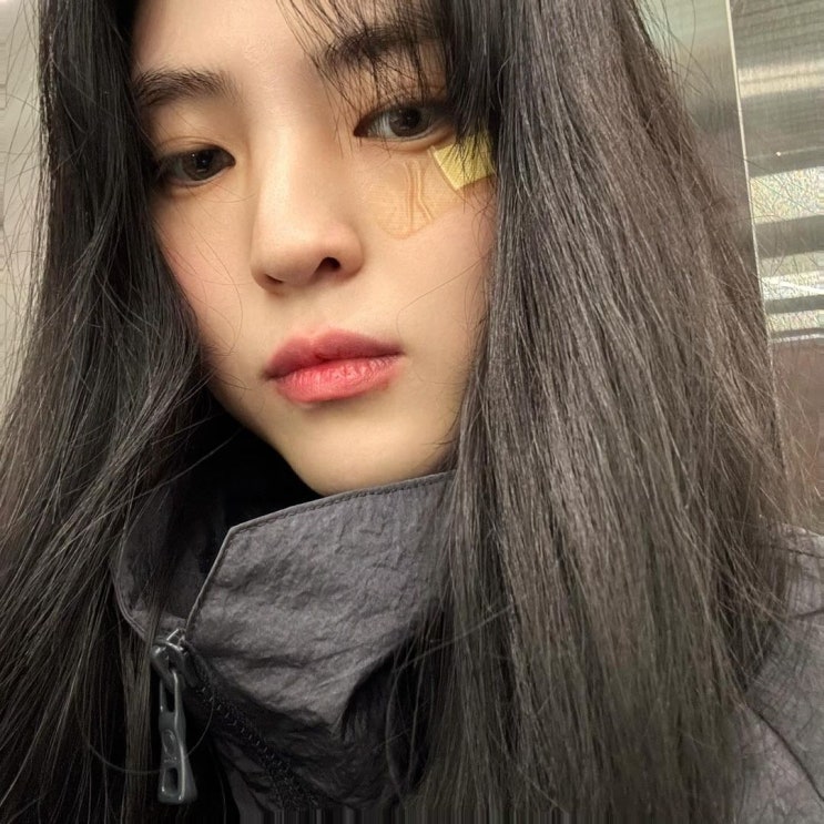 한소희, 혼돈의 눈밑 피어싱 "지금은 다 제거"...해봐야 직성 풀리는 성격 한소희, 혼돈의 눈밑 피어싱 "지금은 다 제거"...해봐야 직성 풀리는 성격