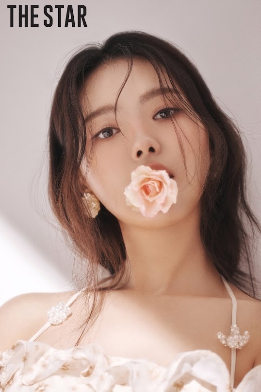 I.O.I 출신 임나영, 인형 비주얼 뽐낸 사랑스러운 패션 화보 공개 I.O.I 출신 임나영, 인형 비주얼 뽐낸 사랑스러운 패션 화보 공개