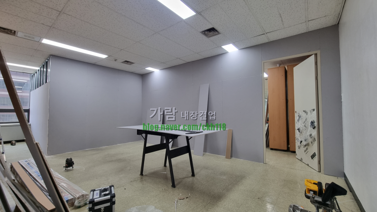  부산 중앙동 사무실 칸막이 철거 및 SGP칸막이,경량스터드 칸막이,석고 집라이트 칸막이 가벽설치 현장