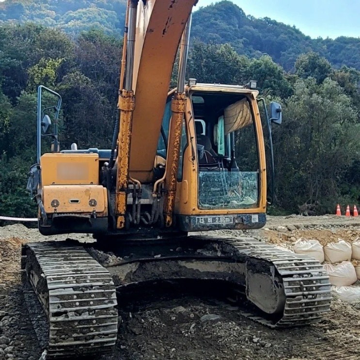 현대 R220LC 2012년식 3800만원 판매합니다. 현대 R220LC 2012년식 3800만원 판매합니다.