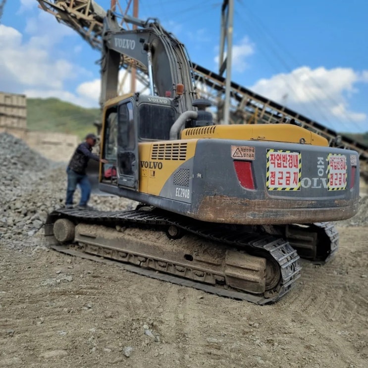 볼보 EC290B 2009년식 2900만원 판매합니다. 볼보 EC290B 2009년식 2900만원 판매합니다.