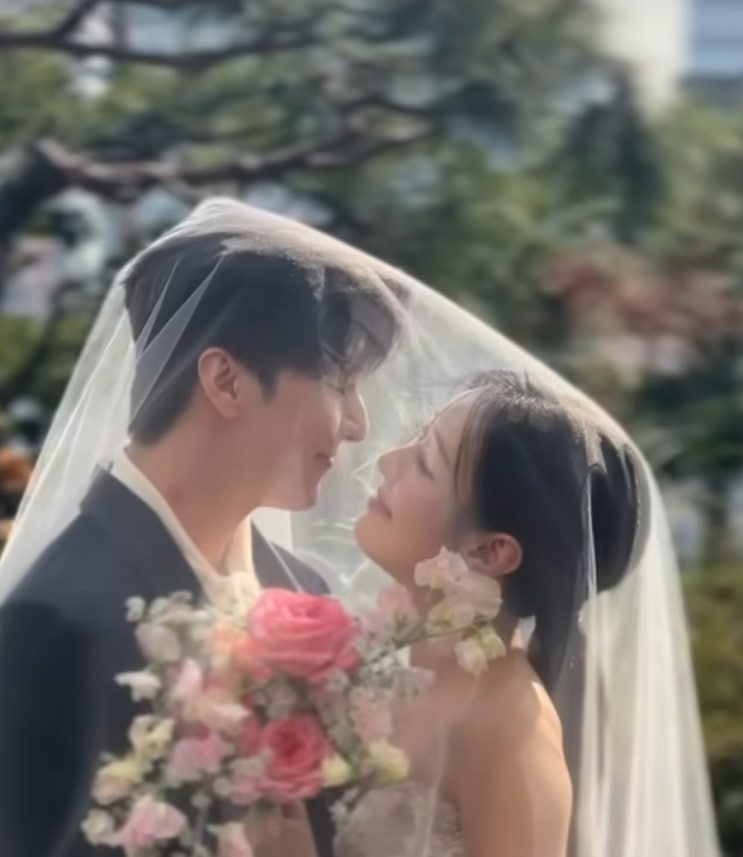 엠블랙 천둥 구구단 <b>미미</b> <b>산다라박</b> 인스타 웨딩촬영 공개