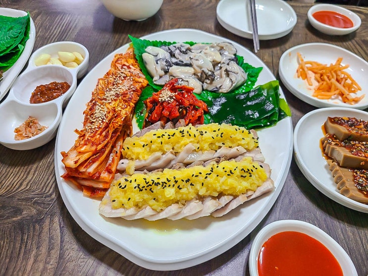  부산 광안리 웨이팅 걸리는 굴보쌈집 석화촌
