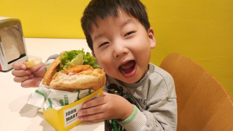 아이와 여수여행 학동 여수시청맛집 아이와 어른 입맛까지 사로잡은 여수보건소근처 존마틴수제버거 아이와 여수여행 학동 여수시청맛집 아이와 어른 입맛까지 사로잡은 여수보건소근처 존마틴수제버거