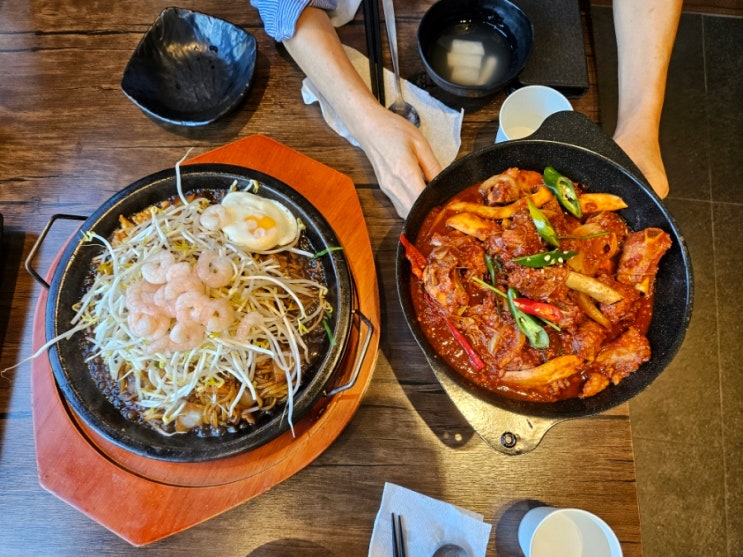  돌판집｜돌판짜장 매운갈비찜 맛집 (풍광 좋은 통창 , 강북구 수유동 우이동과 가까운 식당)