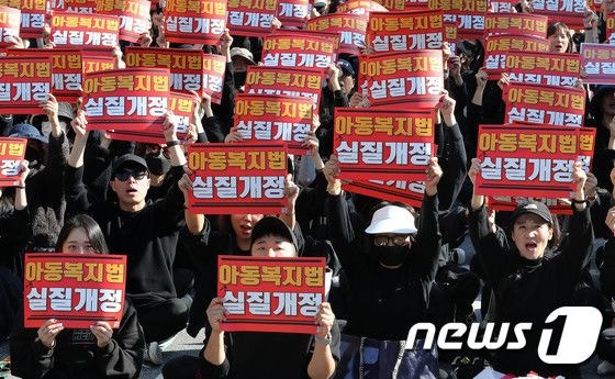 교사 과반 "교권 4법에도 바뀐 것 없어"…아동학대 고소 불안 여전 교사 과반 "교권 4법에도 바뀐 것 없어"…아동학대 고소 불안 여전