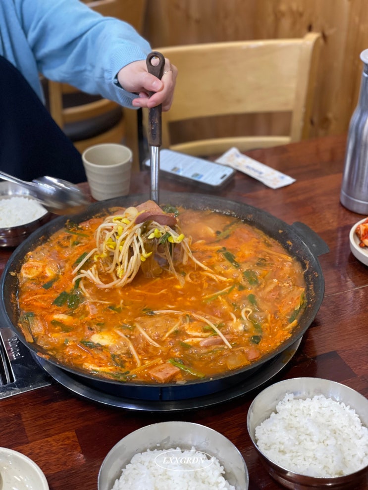 국내산 김치로 만든 30년 부대찌개 맛집, 용인 대성부대고기