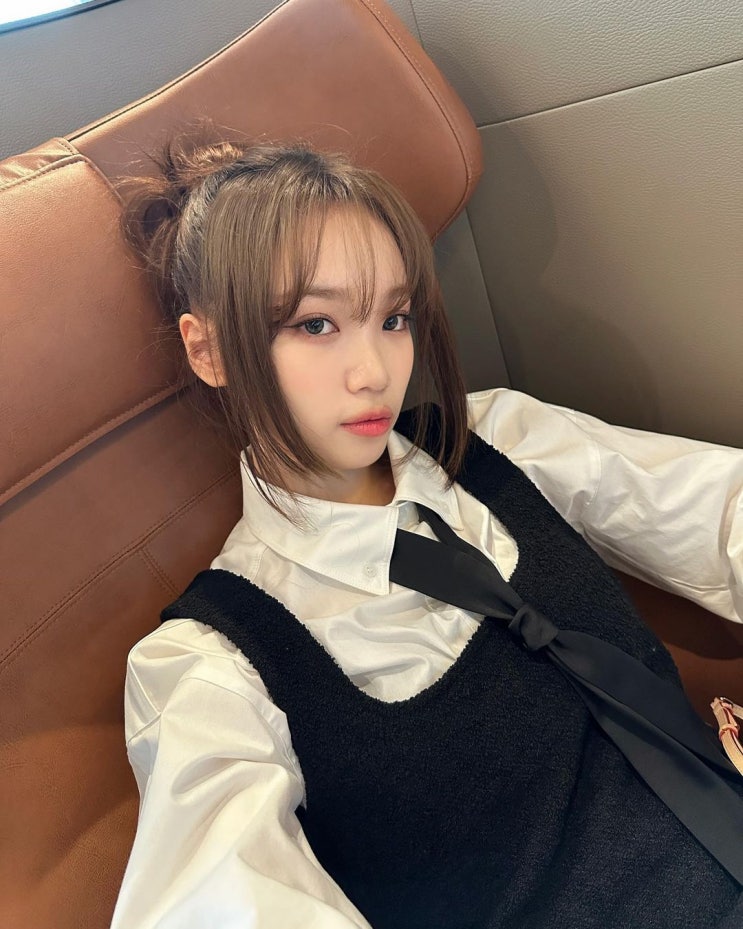 '렛츠고 LA' 르세라핌 김채원, 복귀 후 첫 근황...와이셔츠에 넥타이 매고 '미모 만개' '렛츠고 LA' 르세라핌 김채원, 복귀 후 첫 근황...와이셔츠에 넥타이 매고 '미모 만개'