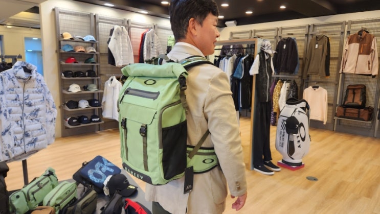  여행용 가방 추천 캐쥬얼한 오클리 백팩 로드 트립 테레인 25L RC팩(FOS9013387AN) 라임 컬러에 도전