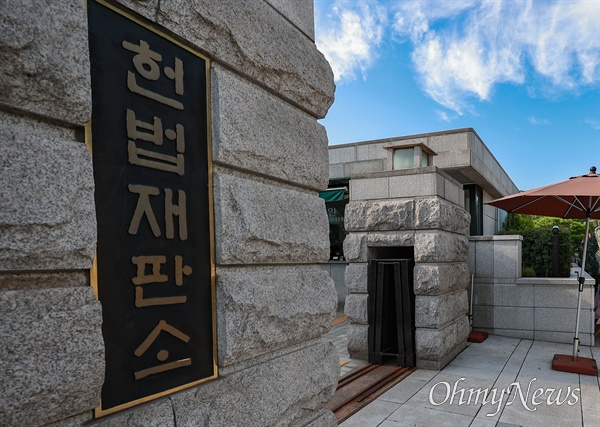 국가 책임을 외국인에게 떠넘기다... 차별의 건강보험제도 국가 책임을 외국인에게 떠넘기다... 차별의 건강보험제도