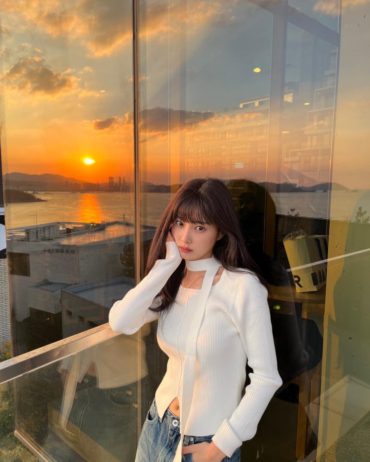 강혜원 룩캐스트 니트탑 & 발렌시아가 블레이저 자켓 정보 강혜원 룩캐스트 니트탑 & 발렌시아가 블레이저 자켓 정보