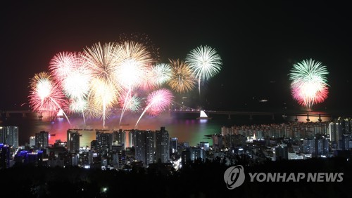 부산<b>불꽃축제</b> 때 도시철도 증편…<b>경찰</b>·소방도 안전대책(종합)
