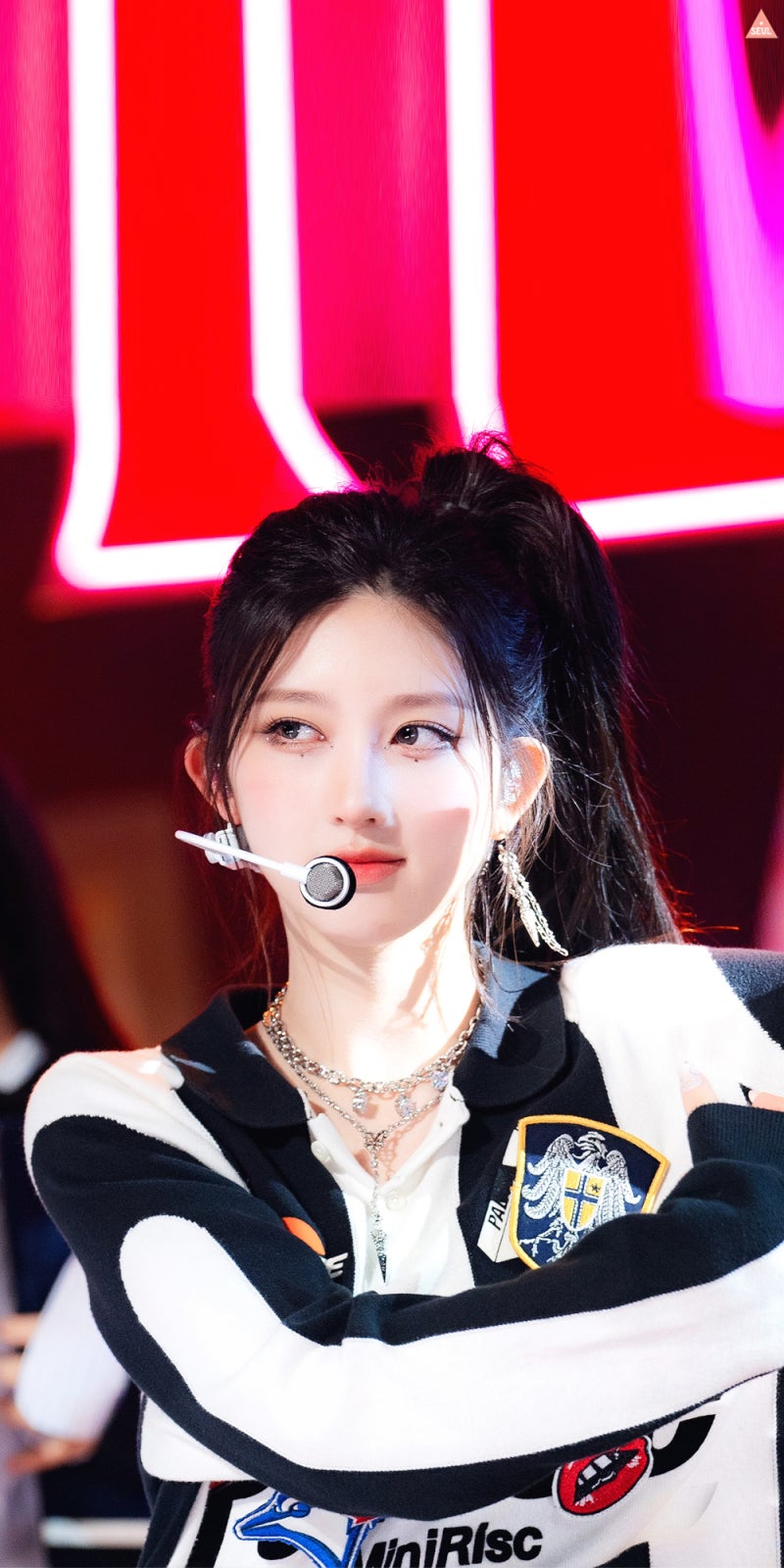 IVE Gaeul 'Baddie' Stage iPhone Wallpaper by Seuljjang
