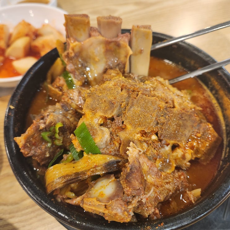  중화동에서 푸짐한 뼈해장국이 맛있는 중화역맛집 '조선감저'