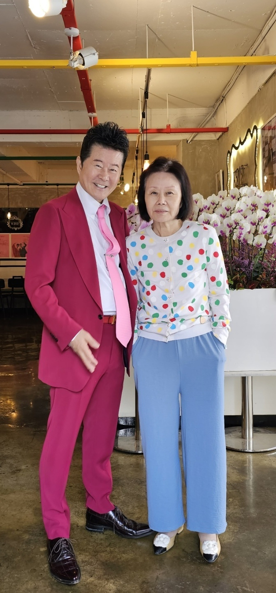 태진아, 아내 옥경이 중증 치매로 힘들어해...신곡 녹음하며 수없이 눈물 태진아, 아내 옥경이 중증 치매로 힘들어해...신곡 녹음하며 수없이 눈물