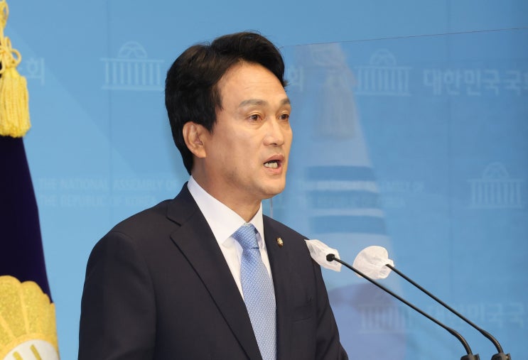 '<b>최서원 명예훼손</b> 혐의' <b>안민석</b> "총선 앞둔 정치적 기소"