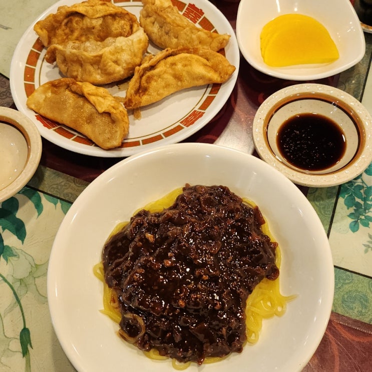  부산역 차이나타운 맛집 데이트 올드보이 군만두 장성향 생활의달인 마루팥빙수