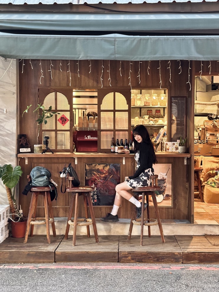  대만여행 1일차 ⑥ :: 동먼역 감성카페, BUZI CAFE 내 인생카페임!