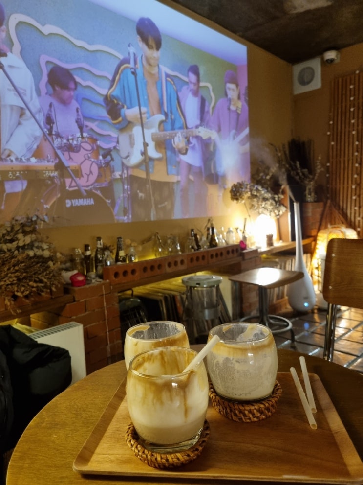  부산풀코스 정의 : 밀면, 그리다부부 카페, 소금빵, 탁구장, 엽떡