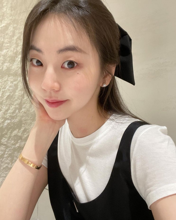  안소희의 데일리 여성 운동화로 레트로 그 잡채인 여자 연예인 인기 스니커즈 나이키 코르테즈 신발 추천