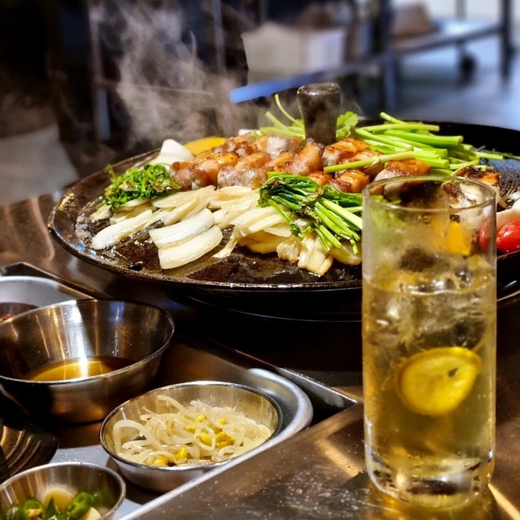  발산 맛집 솥뚜껑 삼겹살 미쳤다 쾌적한 분위기 마곡 고기집 돈구멍
