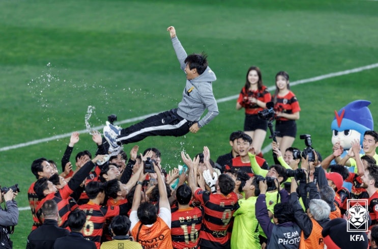 <b>포항</b>, 10년 만에 FA컵 우승…<b>전북</b>에 4대2 <b>역전승</b>