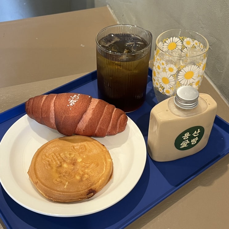  레트로 감성의 조용한 숙대카페 • 빵집, 용산애빵