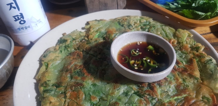  돌미나리집, 북한강 라이더들의 성지 갬성터지는 묵무침 미나리전 맛집