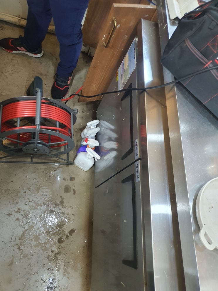 주방 바닥 물새는 막힌 배수구 뚫는법 내시경 청소는 기본 서울 인경기 인천 뚫기 전문