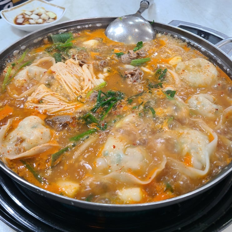  사당역 맛집 명동 칼국수 만두전골, 모둠전으로 낮술