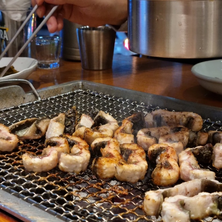  양재역 고기집 고급 한우와 풍천장어 한옥 한식당