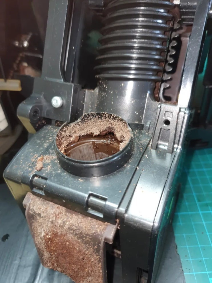  유라수리점 커피컬렉션 은 오늘도 쉴사이 없는 하루가 지나같네요
