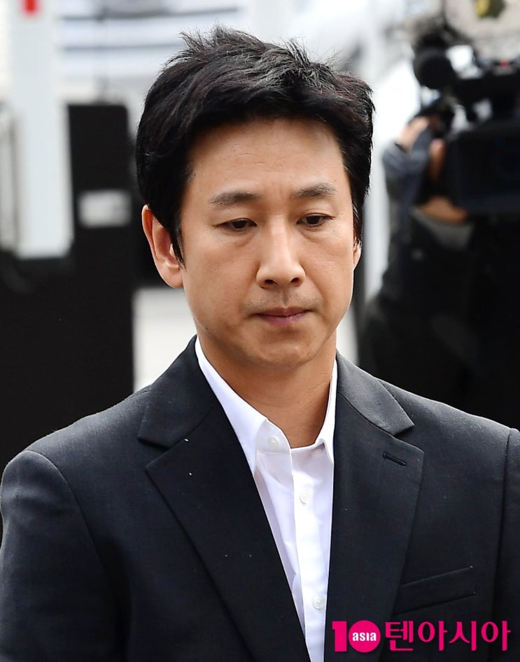 "사실상 인정" 이선균, "마약인 줄 물랐다...유흥업소 여실장에게 속아" "사실상 인정" 이선균, "마약인 줄 물랐다...유흥업소 여실장에게 속아"