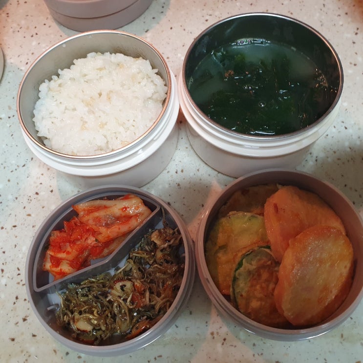 편리미 가득 텀스 대용량 일체형 보온도시락으로 따스한 한 끼를! 편리미 가득 텀스 대용량 일체형 보온도시락으로 따스한 한 끼를!