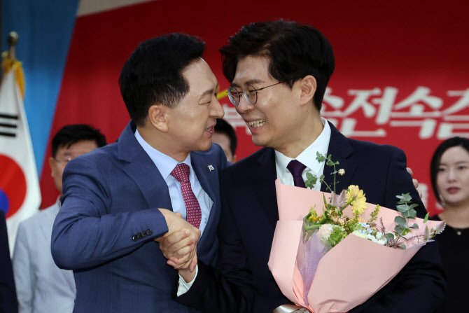  시대전환, 당비내는 당원이 고작 61명, 당원명부 허위제출 가능성