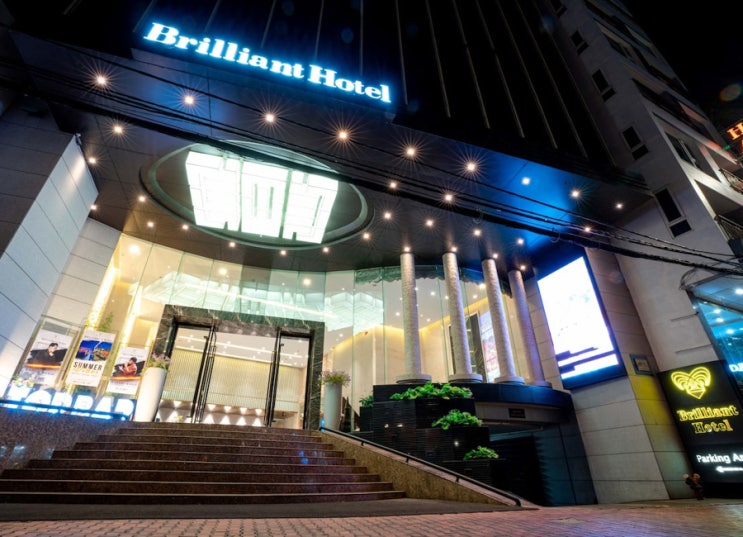 다낭 가성비 좋은 호텔 브릴리언트 호텔 다낭(Brilliant Hotel)은 다낭 한강에 위치한 4성급 호텔이에요. 다낭 가성비 좋은 호텔 브릴리언트 호텔 다낭(Brilliant Hotel)은 다낭 한강에 위치한 4성급 호텔이에요.