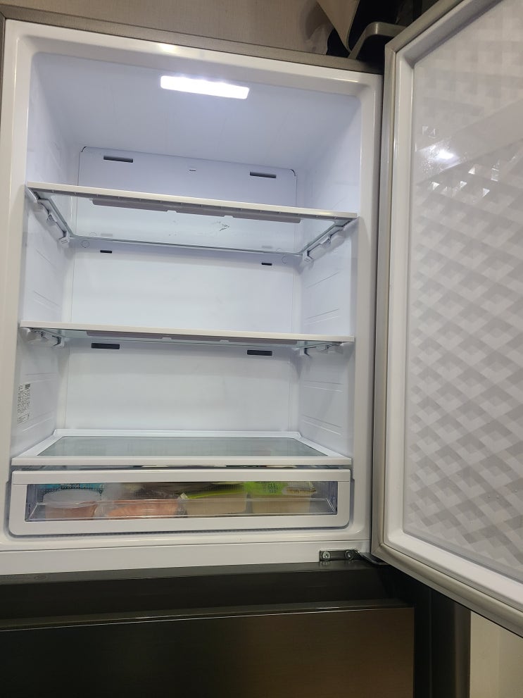  김치냉장고 청소하기 - 위치 바꾸려다 청소까지 하게 된 사연