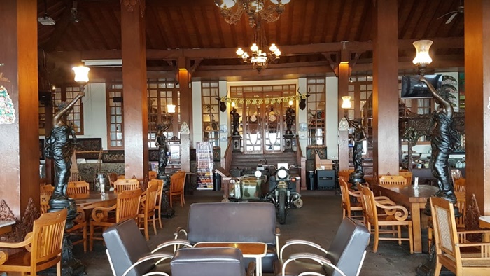  스마랑 현지 맛집 Koenokoeni Cafe Gallery - 스마랑 차량 렌탈