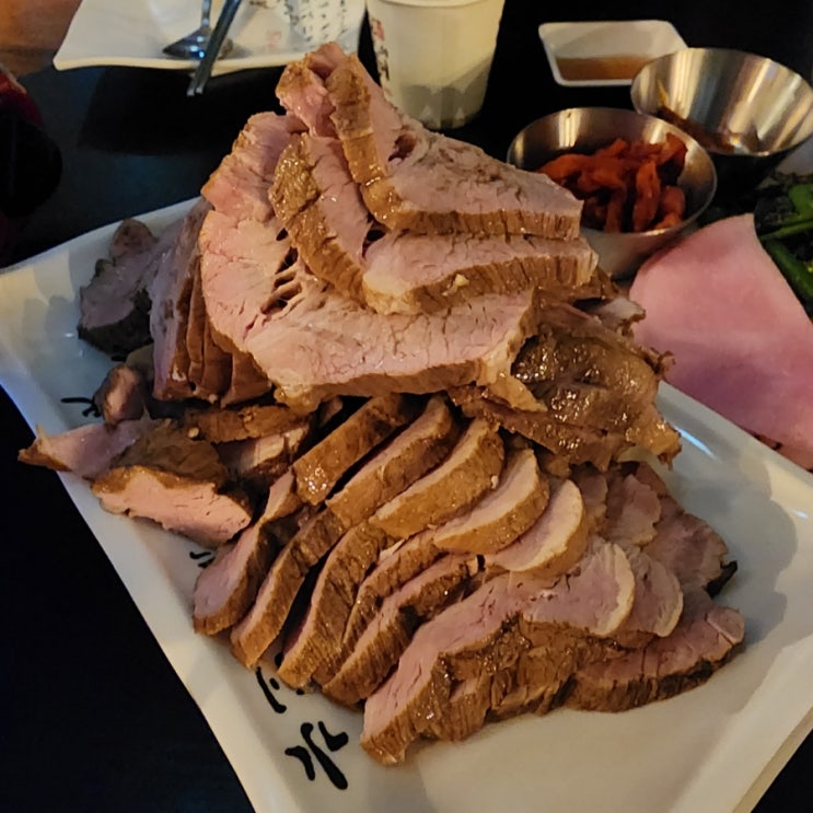  수원 아주대 버섯전골 서비스로 주는 수육 맛집 엉클수육