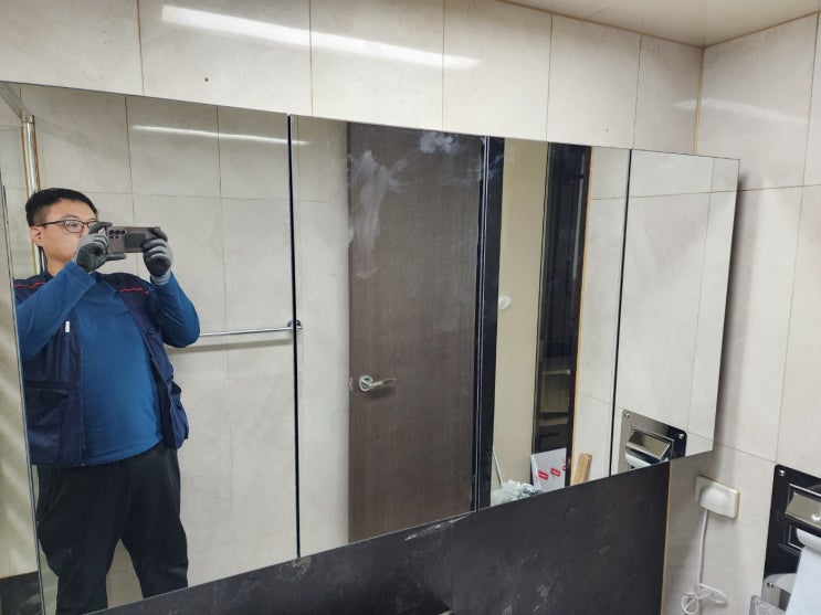  방배동 롯데캐슬 아파트에 욕실장 교체해드렸어요.