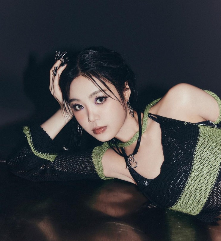 수진, '학폭 논란' 딛고 2년만 컴백..."기다려준 팬들 고마워" 수진, '학폭 논란' 딛고 2년만 컴백..."기다려준 팬들 고마워"