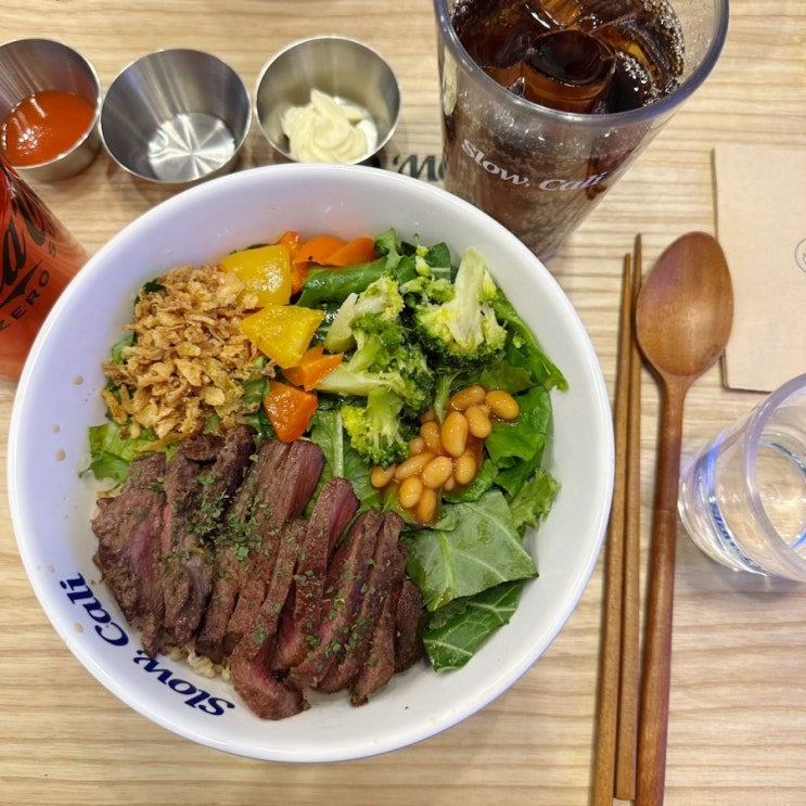  슬로우캘리 잠실삼전역점 부채살 스테이크 보울 매장 식사 리뷰.