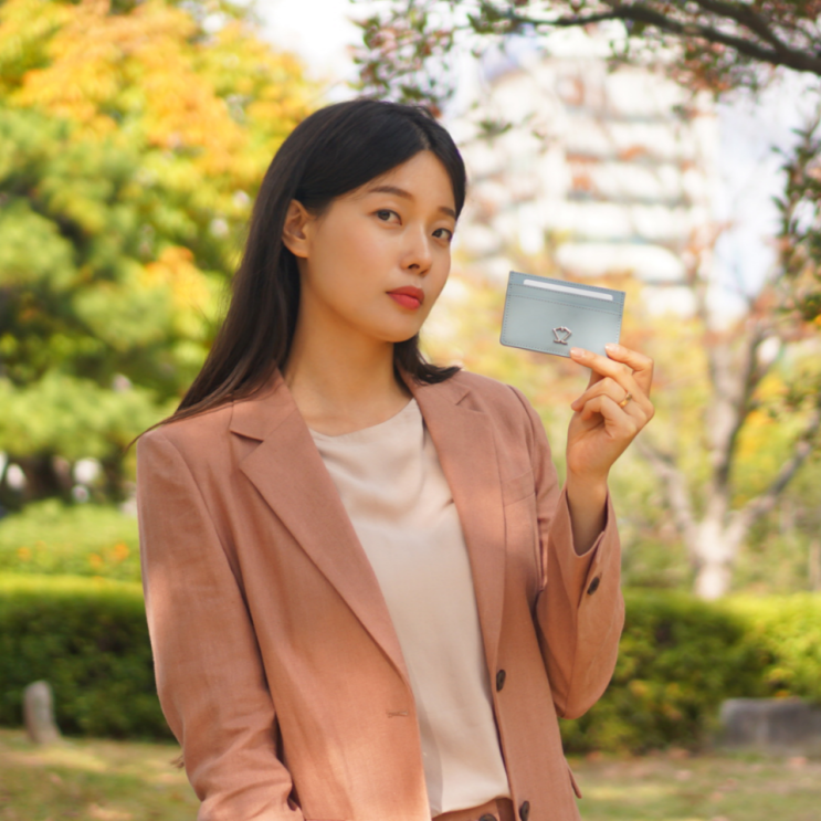  패션잡화 카드지갑 활용한 클래식 포멀룩 코디