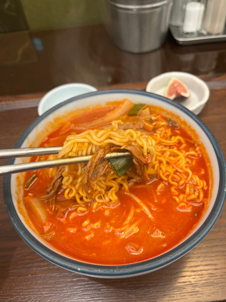  얼큰하고 뜨끈한 국물이 생각나는 추운 계절에 가면 좋을 망원동 또간집 육개장 맛집, 육장 (웨이팅, 음식 나오는 시간 첨부)