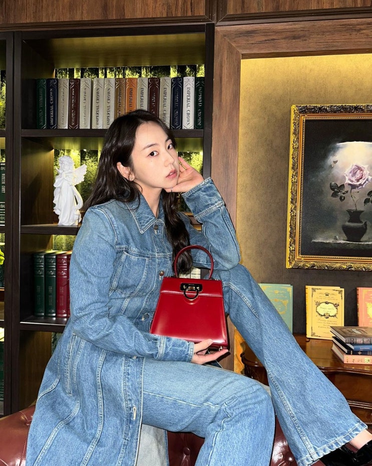  30대 여자 명품 가방 브랜드 중에서도 매혹적인 빨간 컬러의 여성 핸드백으로 페라가모 켈리백 추천 w. 소희