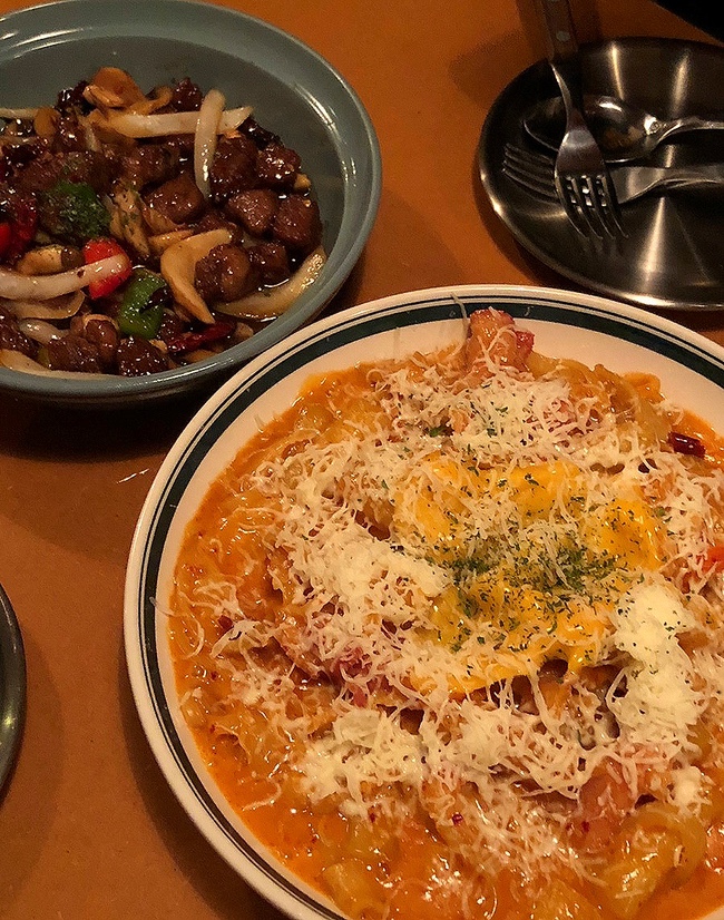  동묘 맛집 추천, 레트로 감성의 힙한 와인바 "동묘마케트" 솔직후기