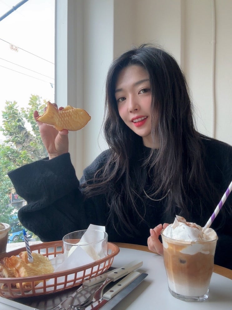  연남동 카페 ‘에브리데이해피벌스데이’