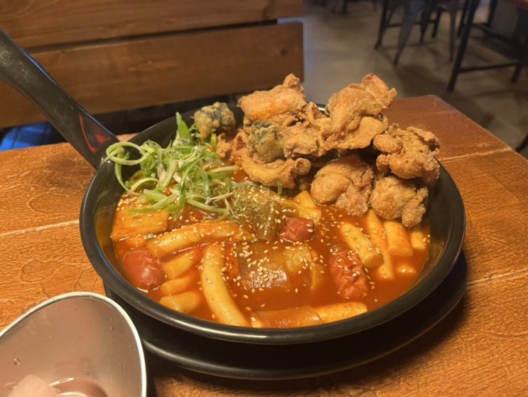  전주 전북대 청춘튀겨 까르보불닭빠네랑 닭볶이 매콤달달 의외의 맛도리 발견-!